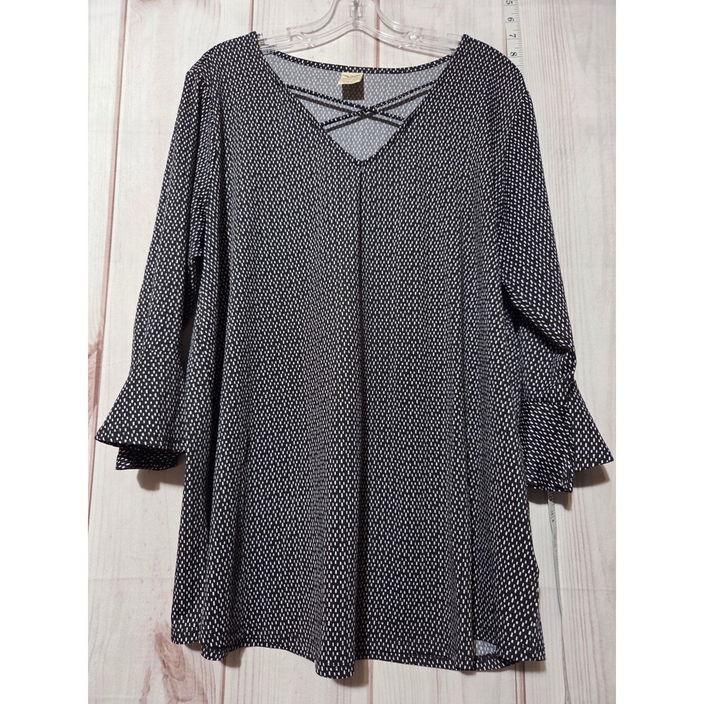 Ladies 2x Black & White Print Criss Cross V-Neck 3/4 Bell Sleeve Blouse Top